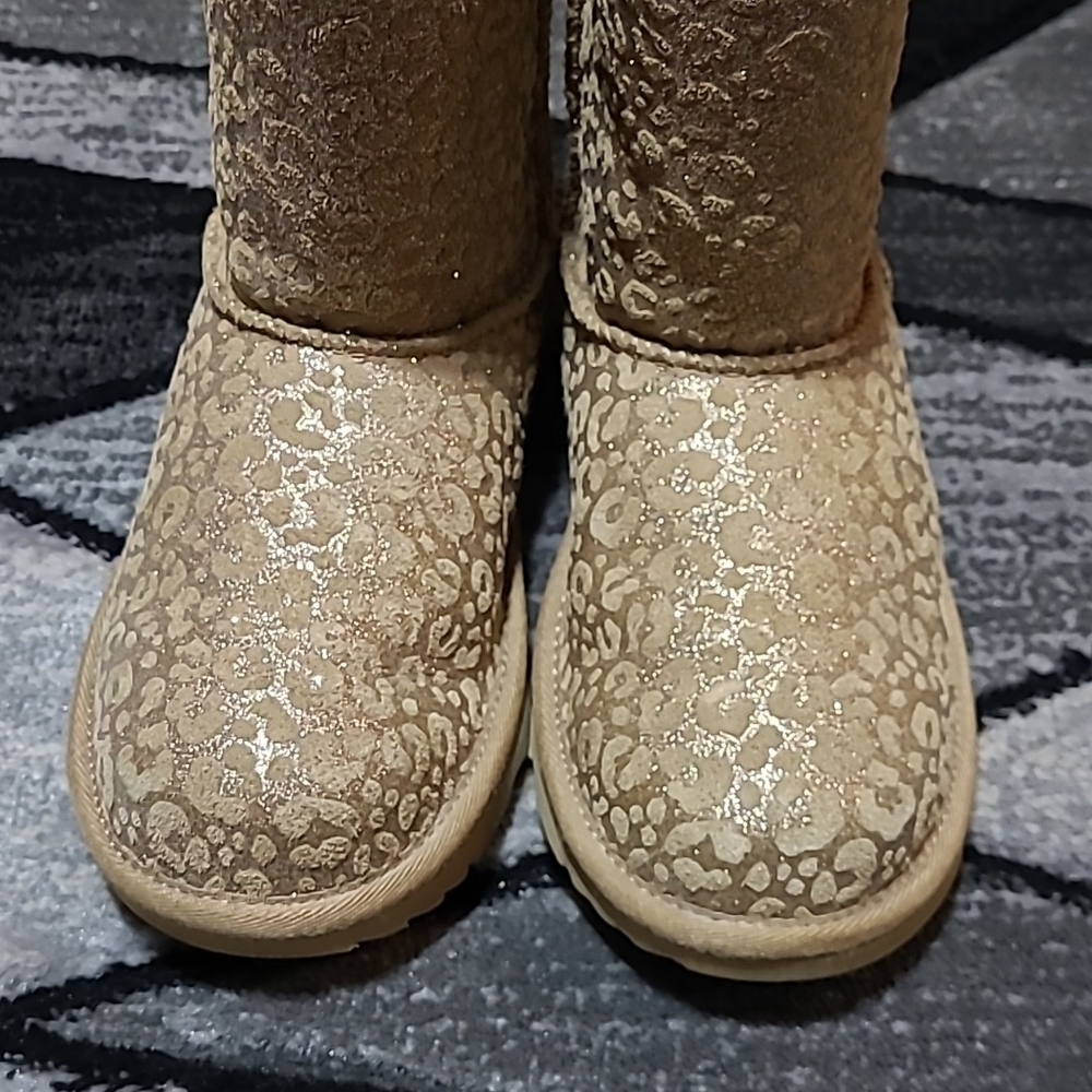 UGG GLITTER SNOW LEOPARD PRINT CLASSIC SHORT CHESTNUT BOOTS - Picture 10 of 15